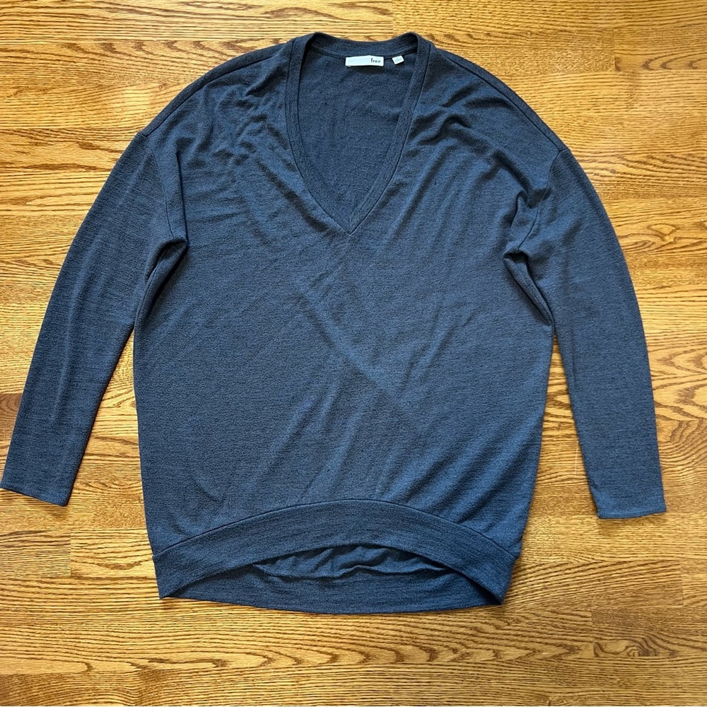 Aritzia Grey V-Neck Longsleeve